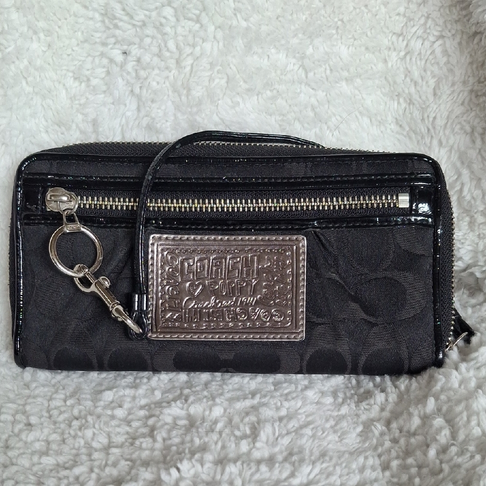 Coach Poppy Signature Zip Around Black Wristlet Wallet